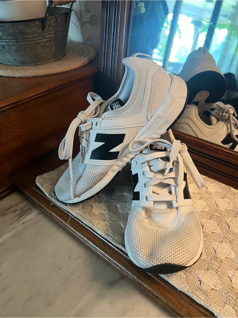 NEW BALANCE Classic 247 Casual Athletic Athleisure Sneakers‎ White Black Girls 2
